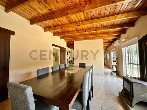 Venta Casa 2 Dormitorios Con Pileta La Plata
