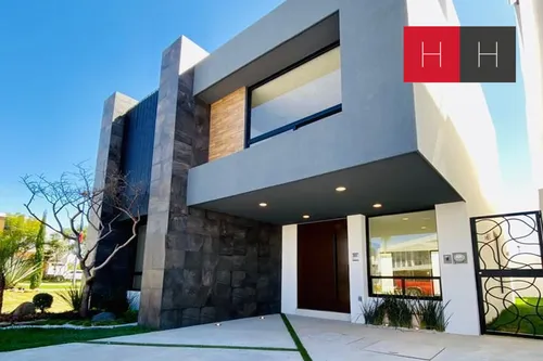 Casa En Venta En Lomas De Angelopolis