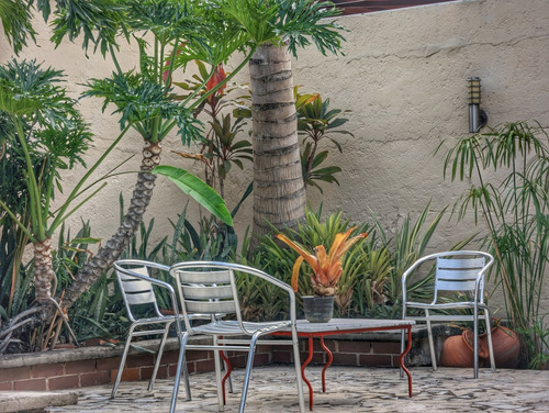 Casa En Venta De 2 Niveles En Calle Cerrada Con Planta Eléctrica En El Trigal Norte Blk