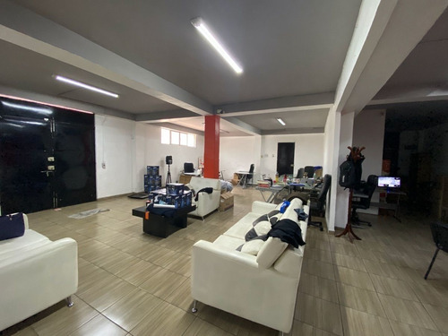 Edificio Comercial En Zona Muy Transitada