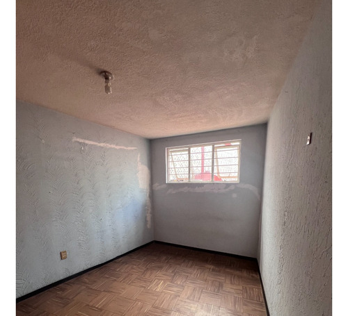 Casa Amplia, Con Acceso Restringido, Muy Cerca De Caseta De Vigilancia