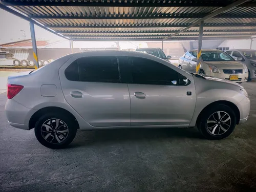 Renault Logan 1.6 Expression / Life +