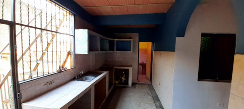 Imagen 8 de 11 de Casa Comercial En Alquiler, Ideal Para Consultorios, Taller De Costura, Oficinas.