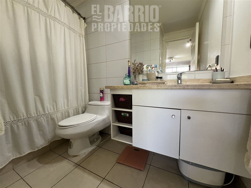 Casa En Venta De 5 Dorm. En Colina
