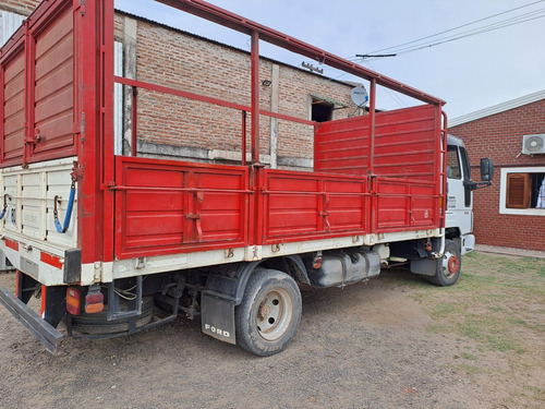 Camion Ford Cargo 915