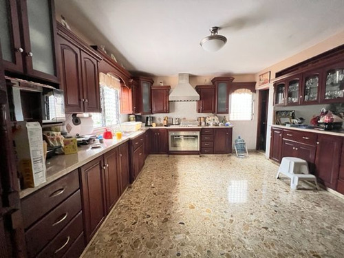 Casa En Venta En La Castellana De 3 Habitaciones