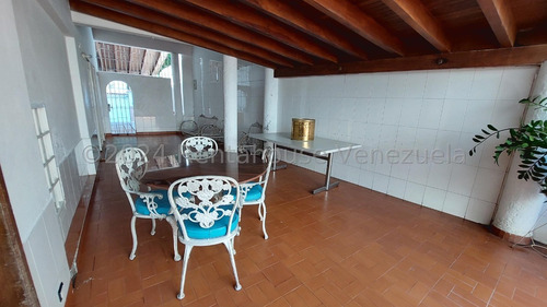 Ag. Casa Con Amplios Espacios Interiores Que Brindan La Oportunidad De Crear Un Hogar En Colinas De Bello Monte