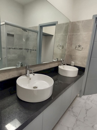 Casa Minimalista En Un Solo Nivel En Venta, En Brisas De Cuernavaca