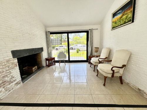 Casa Frente A Punta Shopping Sobre Avenida Rosevelt