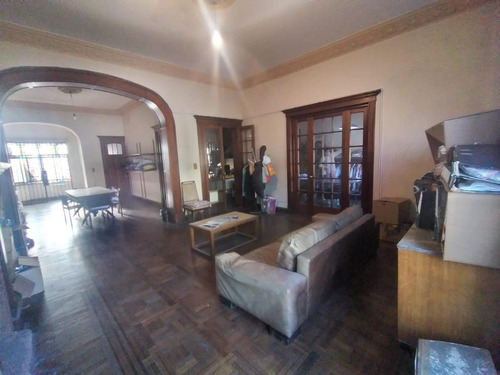 Imagen 3 de 30 de Casa -buenos Aires Esq Colon