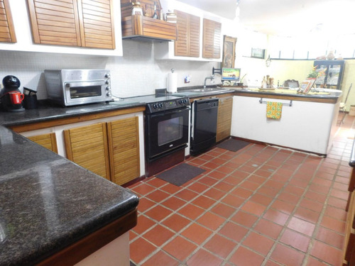 Townhouse En Venta Urb. Monteclaro Laguna