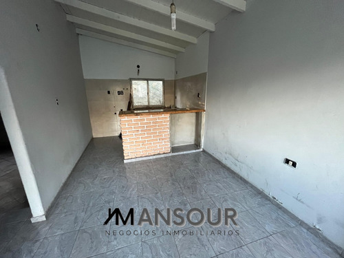 Casa 3 Ambientes Con Amplio Terreno Oportunidad