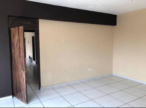 Bonito Edificio De Tres Niveles Con Local Ubicado En Jardines De Cuernavaca... 5,250,000