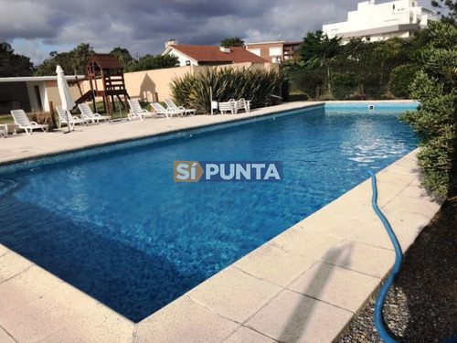 Imagen 9 de 12 de Apartamento En Primera Linea, Playa Mansa, 2 Dormitorios *