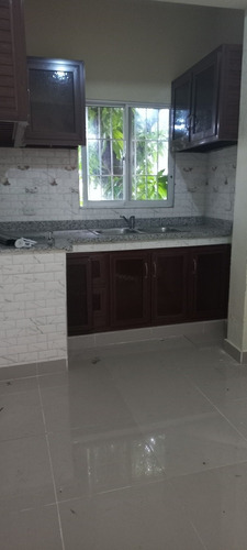 Imagen 3 de 12 de Apto 2do Nivel Con Parqueo De 2 Habitaciones