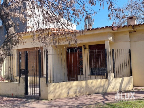 Imagen 1 de 30 de Venta Casa 3/4 Dormitorios En Esquina Donado 295 Oportunidad Comercial - Fisherton
