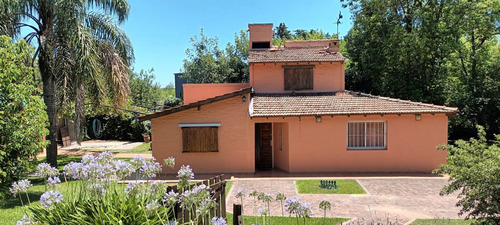 Venta De Casa Quinta, Barrio El Remanso
