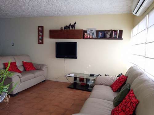 Imagen 2 de 11 de Town House Conj Privado Los Corales, Calle Charaima, Polamar