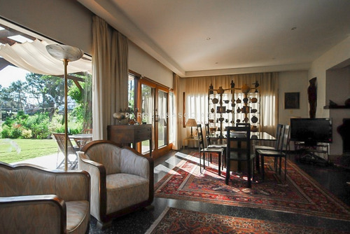 Casa De 5 Dormitorios En Pinares, Punta Del Este-ref:891