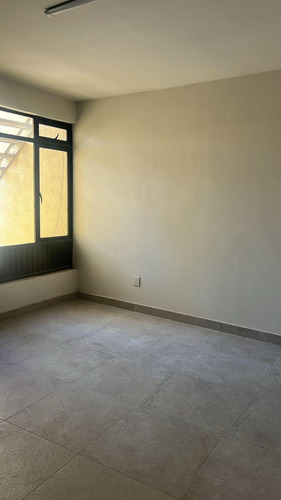Local O Oficina Comercial En El Centro, Lagos De Moreno, Jal. Uso Comercial