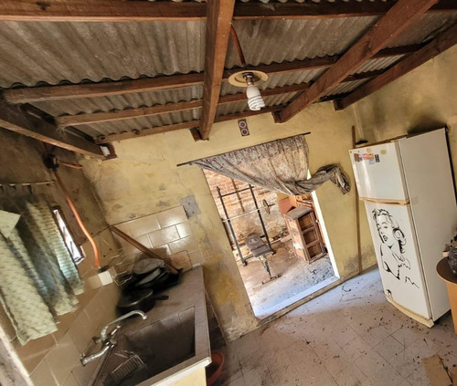Vendo Lote 10 Por 30 Con Casa A Reciclar