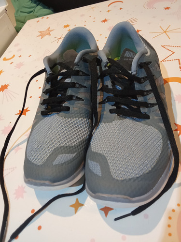 Zapatillas Nike Talle 42.5, Plantillas De 27cm (Usado)