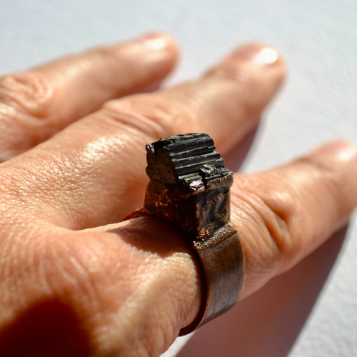 Imagen 1 de 8 de Anillo Piedra Turmalina Negra, Cobre, Amuleto De Proteccion
