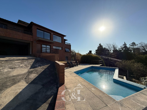 Venta Casa De Categoria Y Dpto Con Piscina En Villa Del Lago