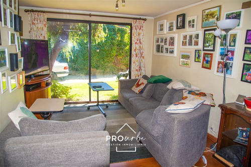 Casa En Venta De 5 Dorm. En La Reina
