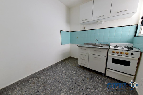 Departamento De 2 Ambientes, Lateral, Segundo Piso Por Escalera.