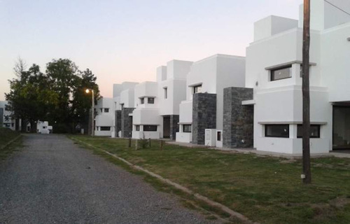 Apto Credito Villa Allende Housing Duplex Tres Dormitorios