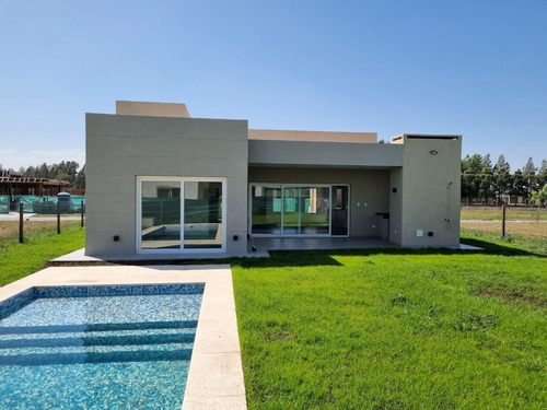 Oportunidad!! En Venta, Casa Con 3 Dormitorios, Piscina. San Felipe, Canning, Ezeiza