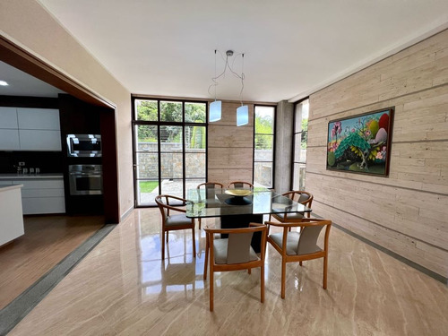 Vendo Casa 1350m2 4h/10b/10p Monte Elena 9049