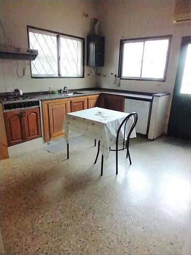 Imagen 6 de 24 de Casa 6 Ambientes En Zona Residencial, Jardín, Terraza.