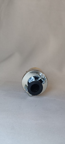 Enchufe 3 Polos 110v Metal Plastico 20a Tania 43303