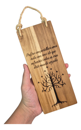 Placa Decorativa Em Madeira Terra Média Com Citação De Arwen