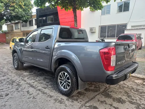 Nissan NP300 Frontier 2.5 Cd 4X4 Se Mt 4P