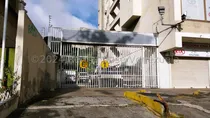 Comprar La Urbina !! Local Comercial De 2 Niveles, Con Acceso A Pie De Calle, 175 M2, 3 Baños, Área De Recepción, Almacén Y Taller Con 9 Puestos, 5 Oficinas, 2 Depósitos, Zona De Carga. Excelente Ubicación !!