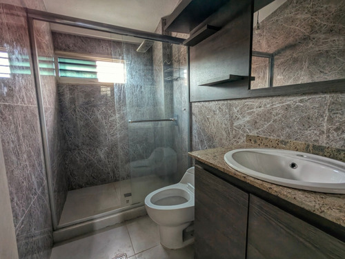 Casa Tipo Townhouse Con Seguridad, Pisos De Marmol En El Bosque, Valencia Arc-blk
