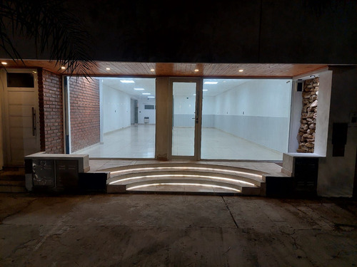 Local Comercia - 130m2 - Sobre Avenida Principal - Alvarez