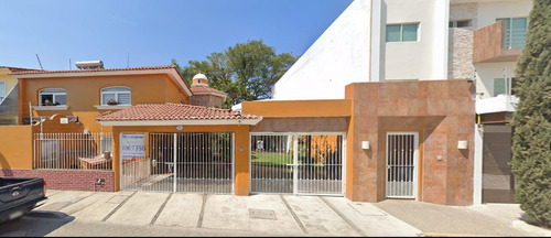 Bonita Casa Con Excelente Ubicacion A Un Gran Precio