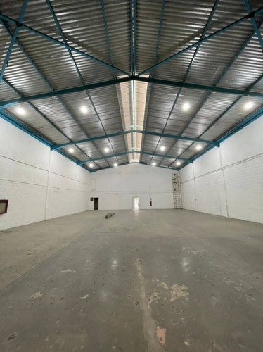 Imagen 1 de 8 de Alquiler De Galpon En La Zona Industrial130704