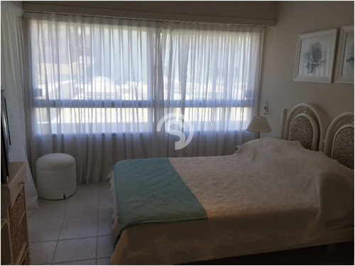 Peninsula. Torre De Categoría Con Servicios- Ref: 4380