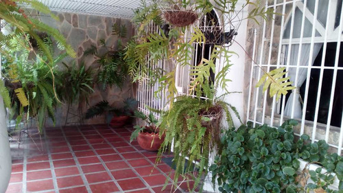 Casa En José Félix Ribas De Maracay, Sector Ii