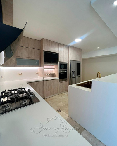 Maracay Venta Apartamento 115mts. Urb. Base Aragua Al Lado C.c. Unicentro, Resd. San Gabriel 2, Aragua