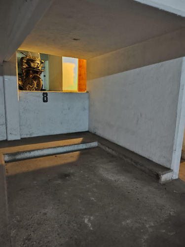 Venta Cochera Barrio Centro Frente Plaza Italia