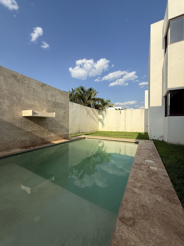 Casa De 4 Recámaras + Cuarto De Servicio, En Residencial Parque Natura En Cholul