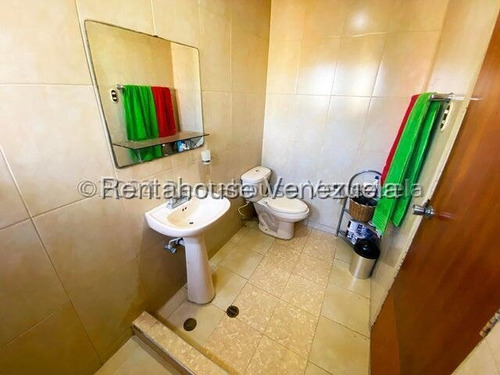 Bello, Cómodo Y Fresco Apartamento De Concepto Abierto, Ubicado Al Centro De La Ciudad, Cercano A Farmacias, Clínicas, Centros Educativos Y Comercio En General, De 121,5 Mtrs2
