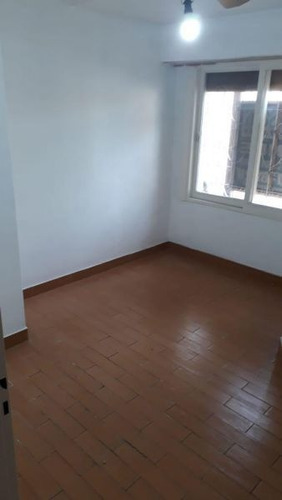 Chalet 5 Ambientes Con Cochera Y Jardin