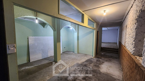 Local (2) En Esquina De Alto Tráfico - 552 M2 Totales
